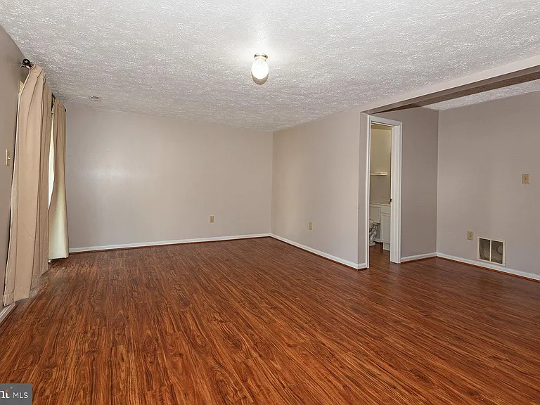 2406 Rosecroft Ct — Photo 25