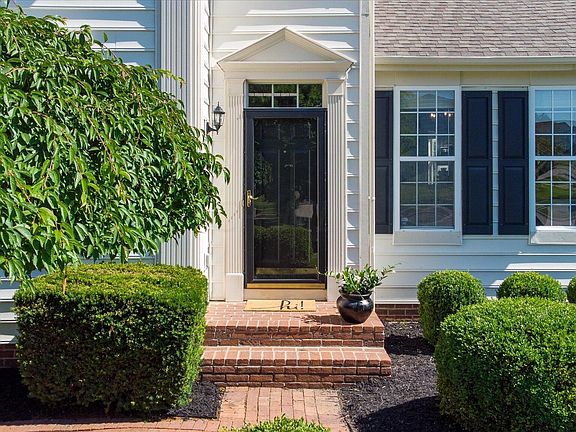 5th image of 7454 Tottenham Pl