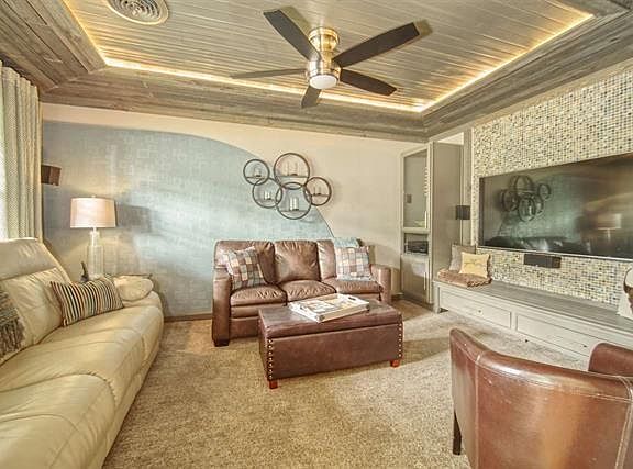 3rd image of 1085 Johnson Woods Dr