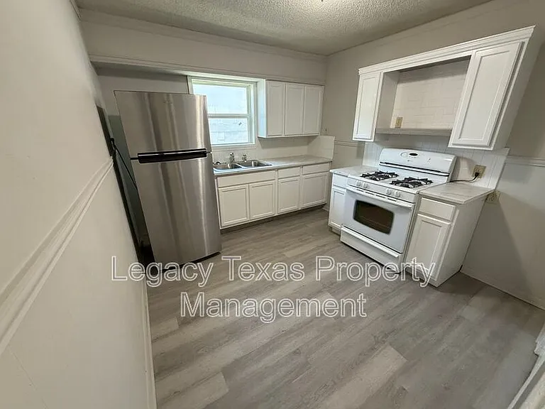 318 College St #B — Photo 8