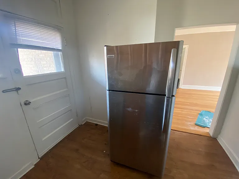 1239 W Greenleaf Ave #3S — Photo 8