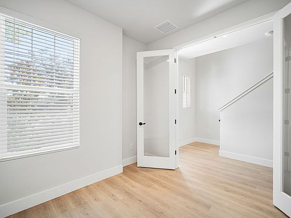 4th image of 406 N Westland St #2