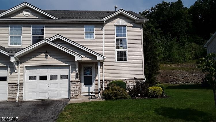 1st image of 7 Ferndale Ln