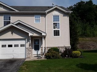 7 Ferndale Ln, Hamburg, NJ 07419