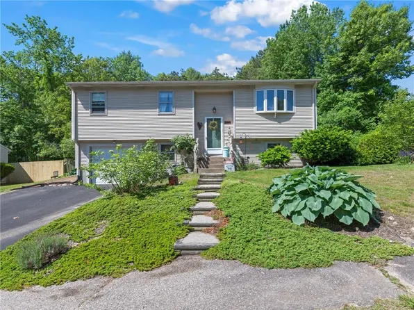 35 Black Walnut Dr, Coventry, RI 02816