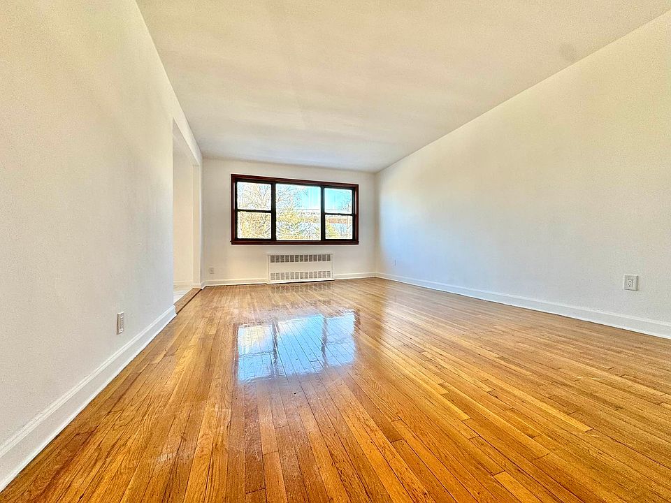 1st image of 14-04 Astoria Park S #2