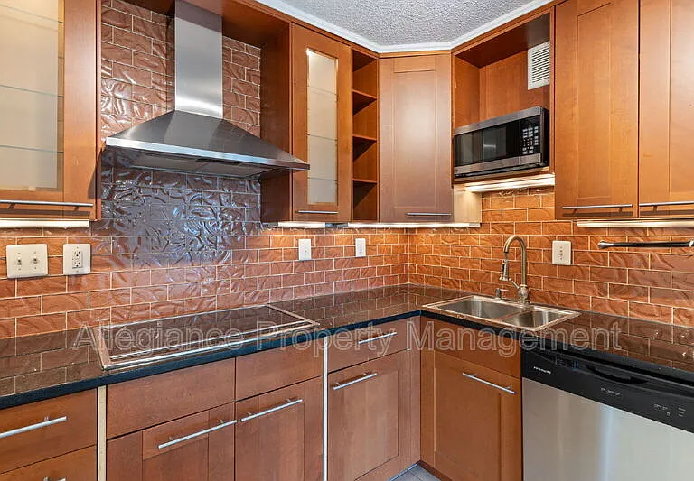 203 Yoakum Pkwy #1116 — Photo 5