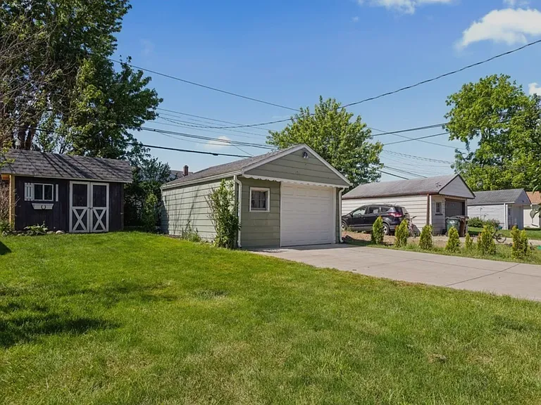 2603 Center Dr — Photo 3