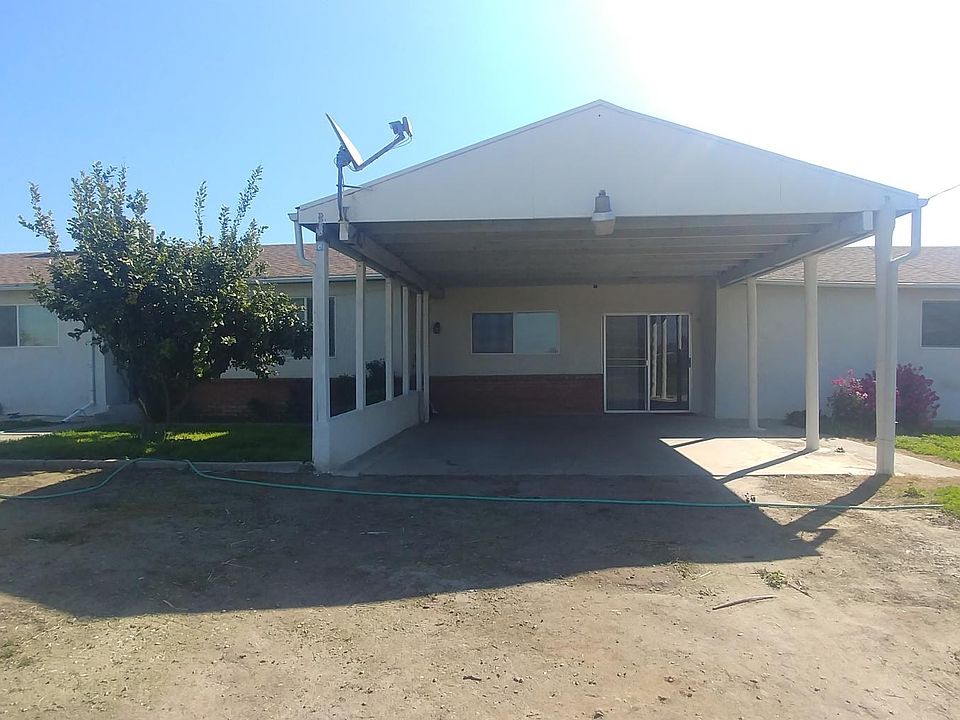 Front of house with carport for 2 vehicles. Garage is on the right side.