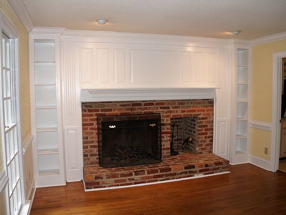 Living Rm w/masonry firepl.