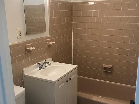 4th image of 1519 S George Mason Dr APT 23