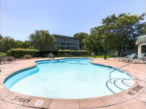 10521 Cedar Lake Rd APT 514, Minnetonka, MN 55305