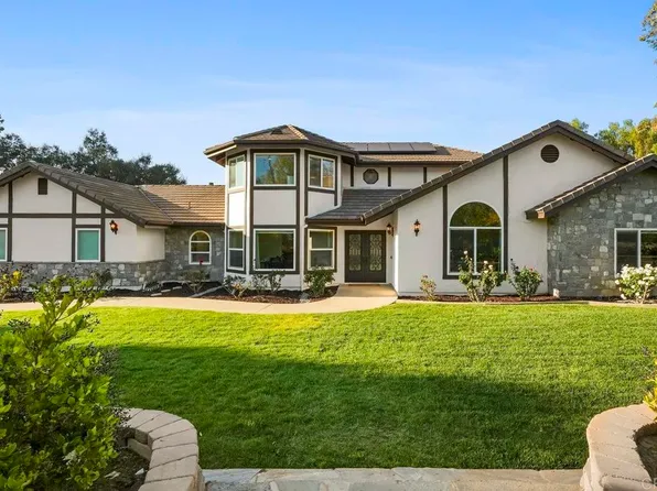 1057 Salem St, Vista, CA 92084