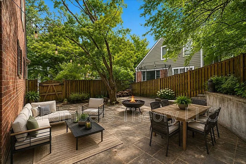 3 bed, 3.5 bath, 2250 sqft, $4,800 — Photo 2