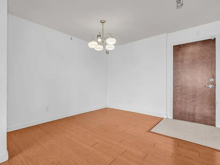 5088 Kwantlen St #3XX — Photo 10