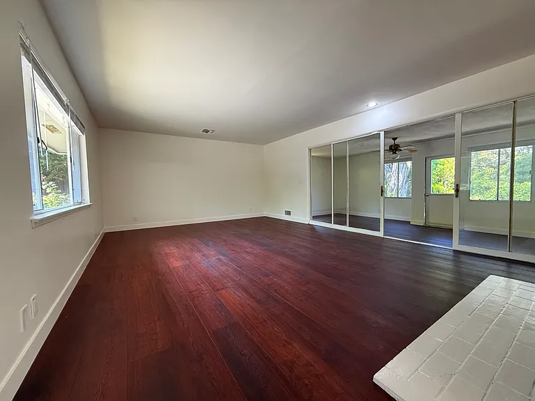 1240 Wellington Ave — Photo 5
