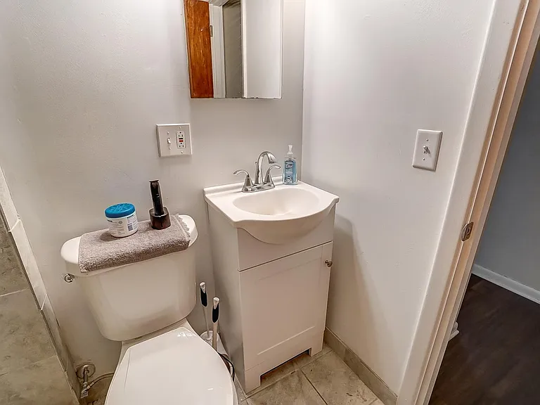 454 Warner St — Photo 6