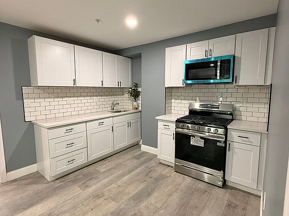 2nd image of 182 3rd St #B