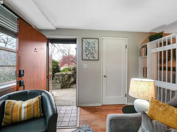 2025 SE Caruthers St APT 24, Portland, OR 97214
