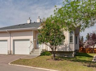 134 E Hawkstone Mnr NW, Calgary, AB T3G3X2