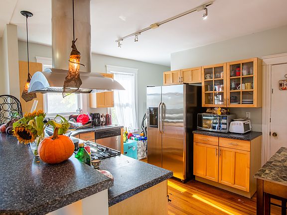 3rd image of 6 Belmont St #2B