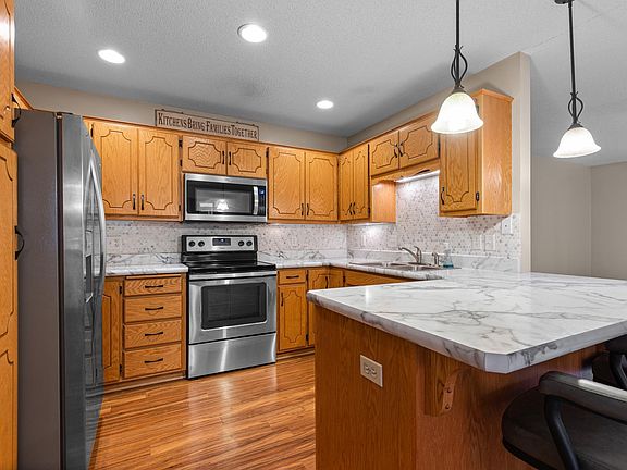 2nd image of 2516 Crestview Ln