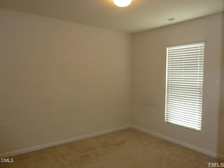 521 Denhoff Dr — Photo 7