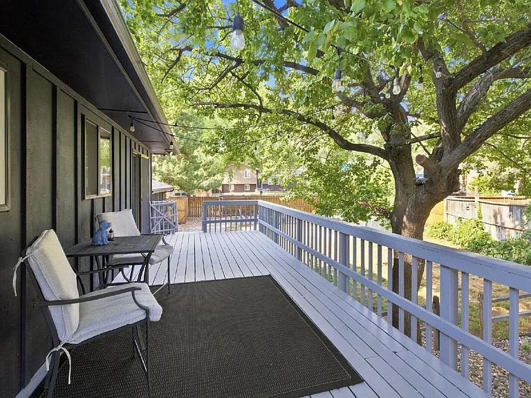 702 Squire St — Photo 39