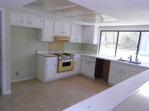 5th image of 2004 E Tuliptree Dr SE