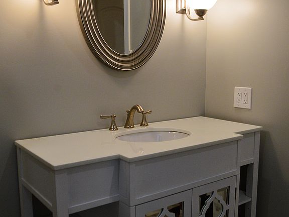 Master Bath (3/4)