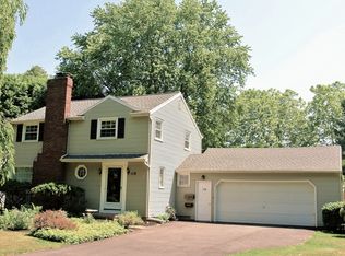 118 Cornwall Ln, Rochester, NY 14617