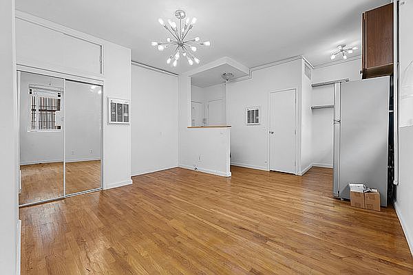 1st image of 729 9th Ave #2B