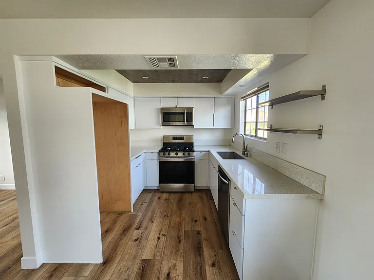 157 W Ash Ave #E — Photo 5