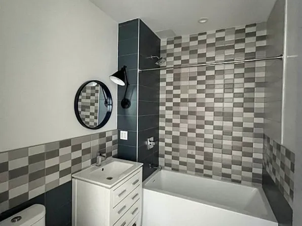 3013 Barker Avenue image 3 of 8