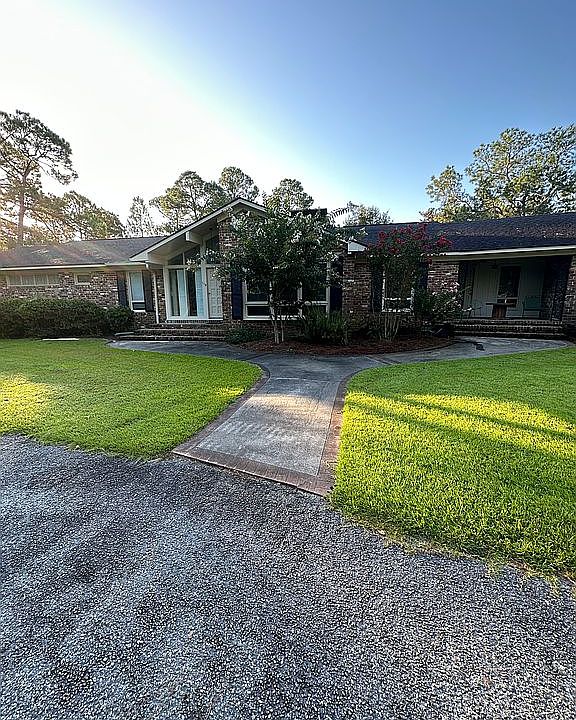 1st image of 119 Woodlawn Dr