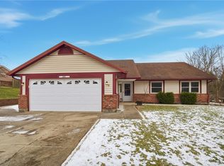 833 Savin Hill Ct, Fairborn, OH 45324