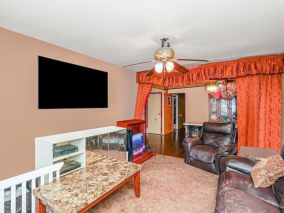4th image of 72 Claridge Ave