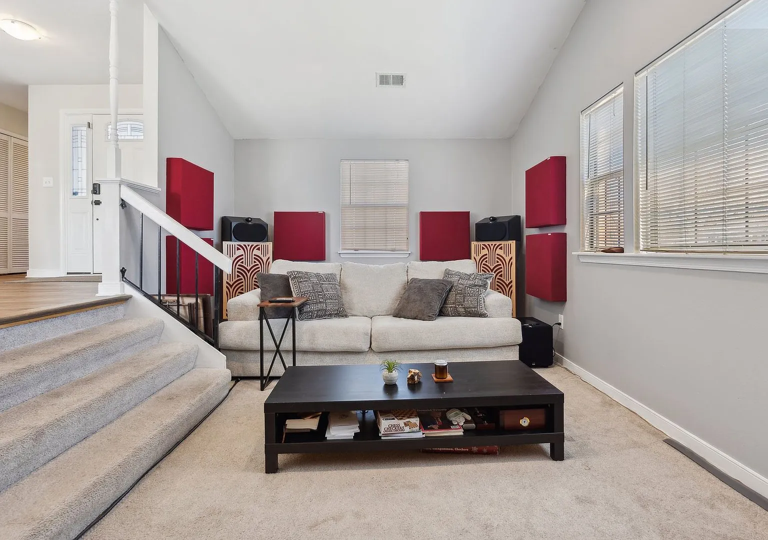 Beautifully renovated end-unit home on nearly an acre! — Photo 4