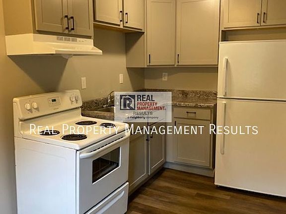 4th image of 613 Village Ln APT 19