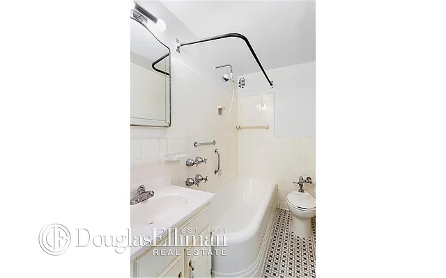 Rented by Douglas Elliman | media 26