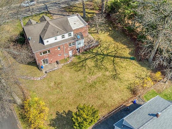 2nd image of 595 Knickerbocker Rd