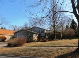 1273 Waveland Ave, Gurnee, IL 60031