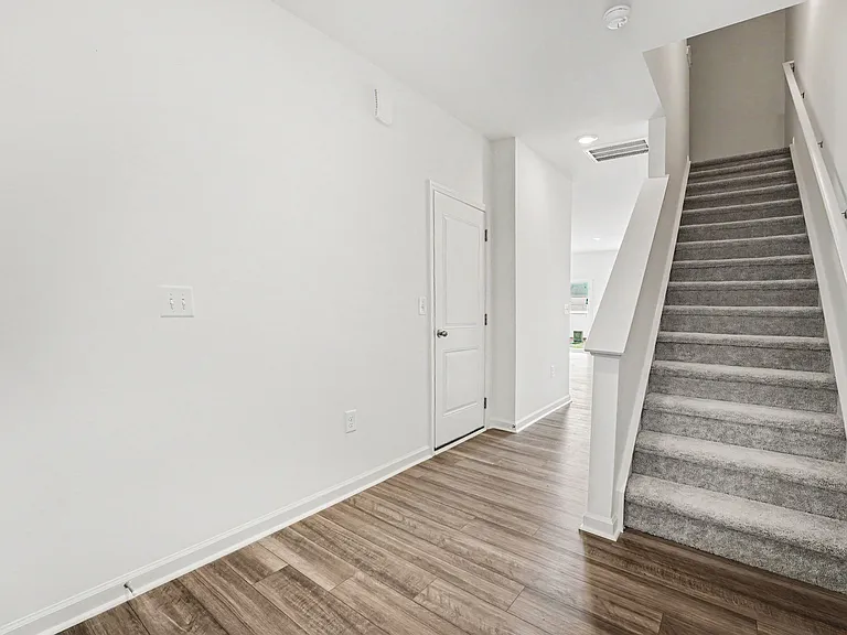 131 S Meyers Ct — Photo 3