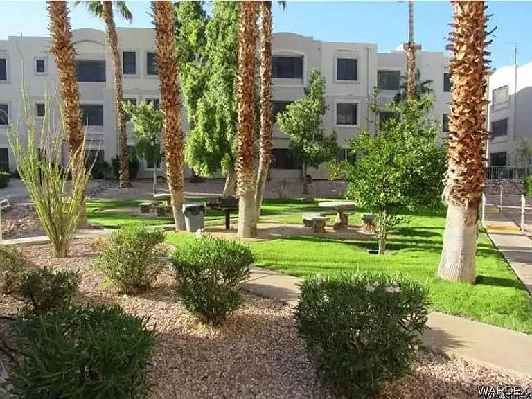2060 Mesquite Ln #F105 — Photo 15