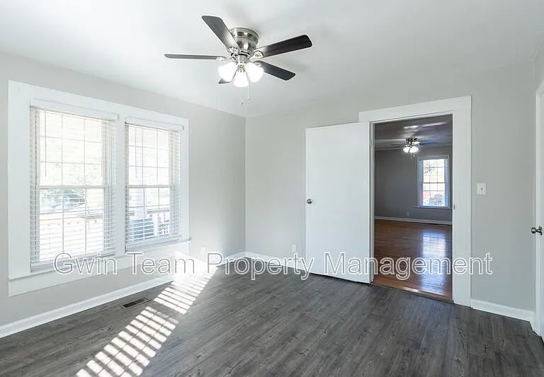 4715 S Lee St — Photo 7