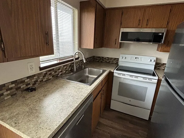 1 Bedroom 1 Bathroom at Hollywood Park Apartments — Photo 22