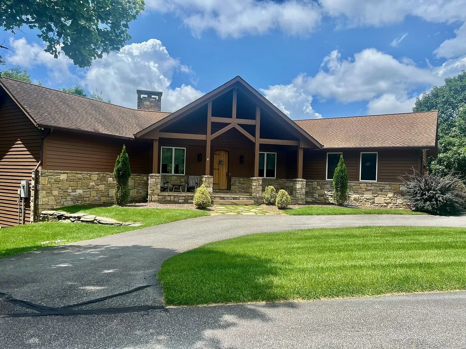 3 bed, 3.5 bath, 3137 sqft, $3,500 — Photo 1