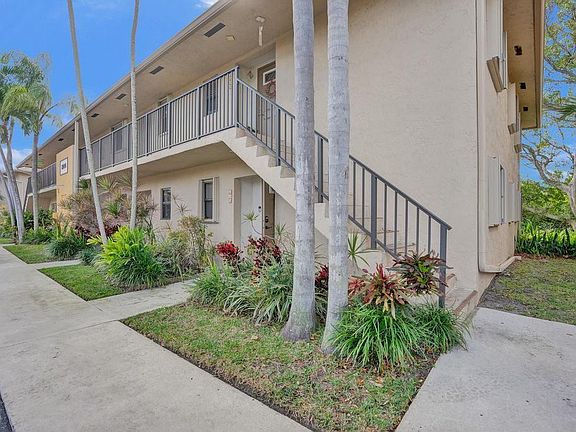 3rd image of 2914 NE 8th Terrace #202