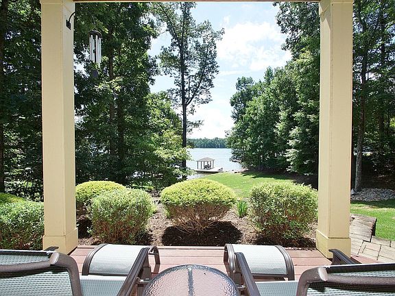 5th image of 220 Park Shores Cir