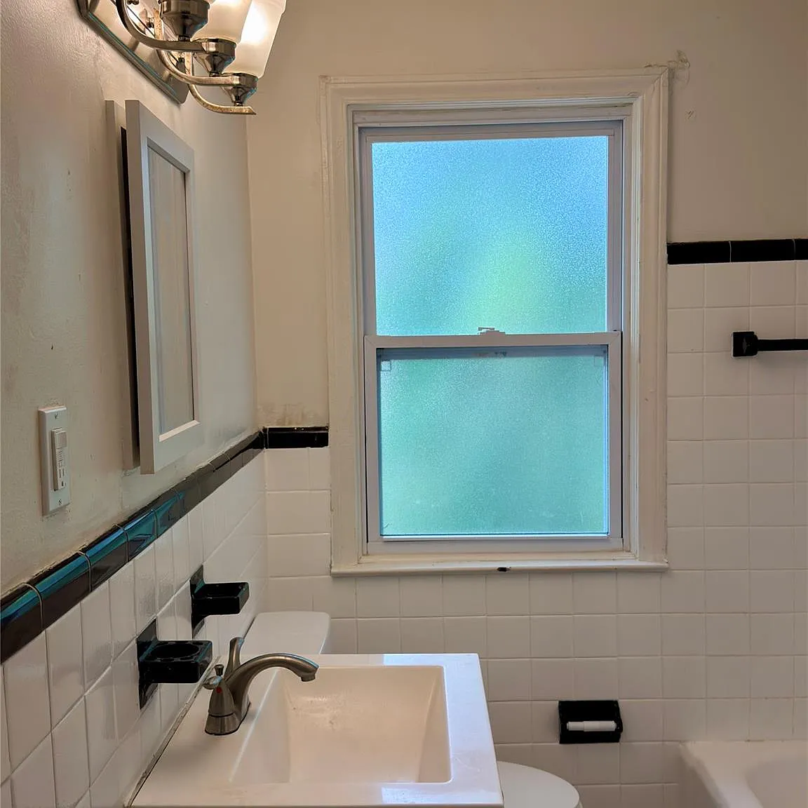 2 bed, 1.0 bath, 904 sqft, $1,000 — Photo 4